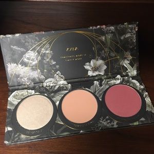 Zoeva opulence blush & highlighter palette